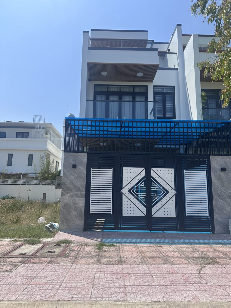 Bán nhà Mỹ Gia gói 2 đầy đủ nội thất gần đường Phong Châu