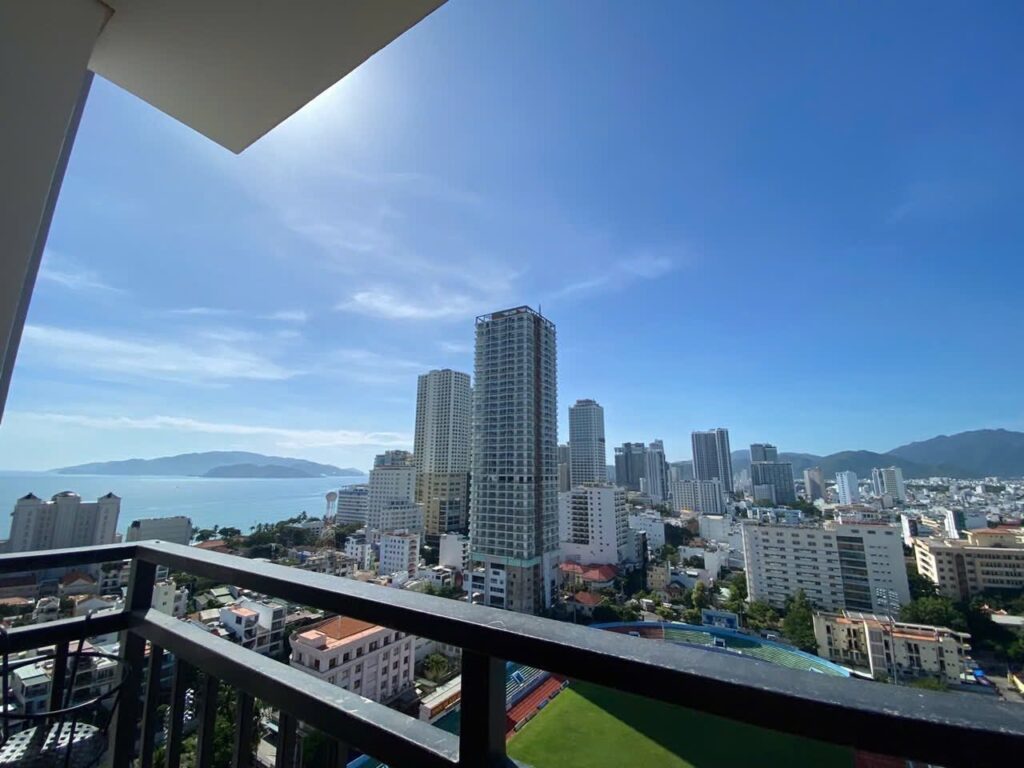 Bán căn hộ D’qua view xéo biển tầng 17, đầy đủ nội thất