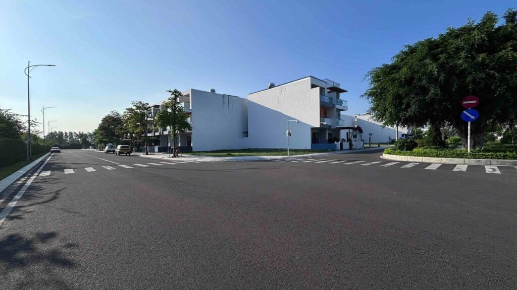 Lô góc Mỹ Gia gói 8 vị trí đẹp, trục đường chính vào hồ bơi. Giá 52tr/m2