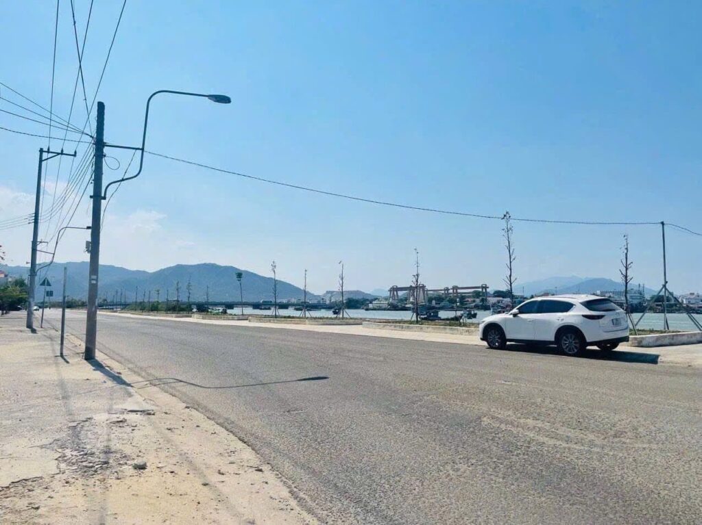 Bán lô góc view trực diện biển Nha Trang tuyệt đẹp, giá rẻ đầu tư chỉ 18 tỷ