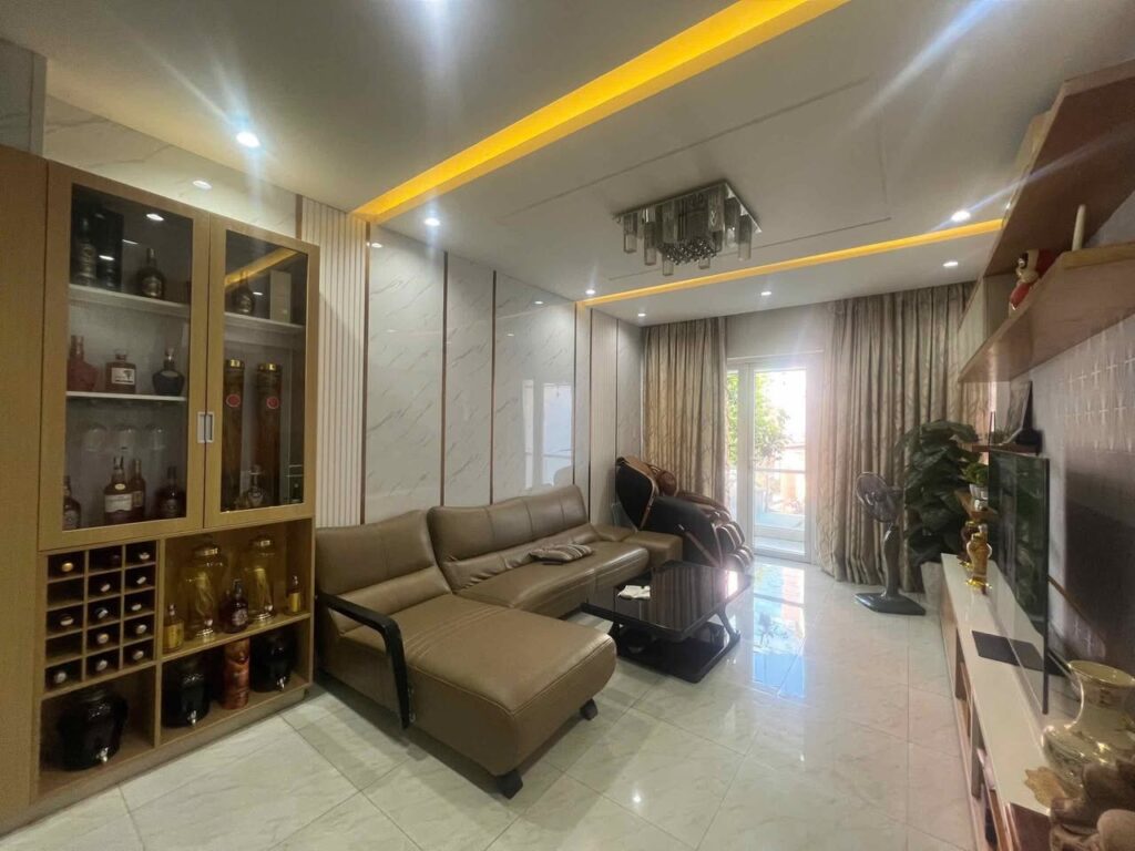 Bán nhà mặt tiền đường Vân Đồn khu trung tâm thuận tiện kinh doanh