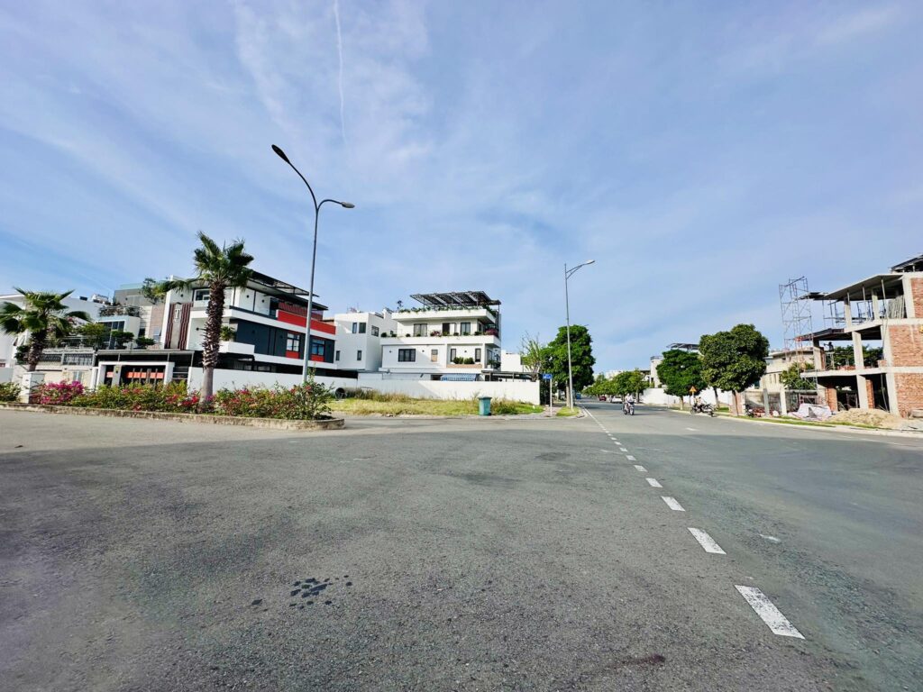 Bán lô biệt thự Mỹ Gia gói 2 đường rộng 16m, giá 41tr/m2