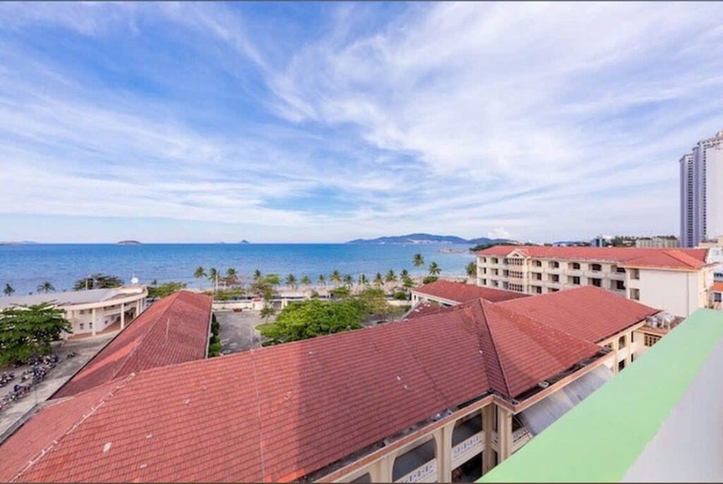 Bán toà căn hộ gần biển đang cho thu nhập 40tr/tháng